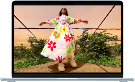 MacBook Air 13 inci, yang memperlihatkan layar Liquid Retina