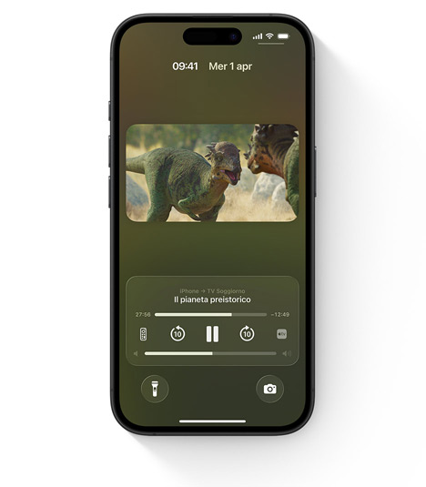 Un iPhone che mostra i controlli Apple TV integrati