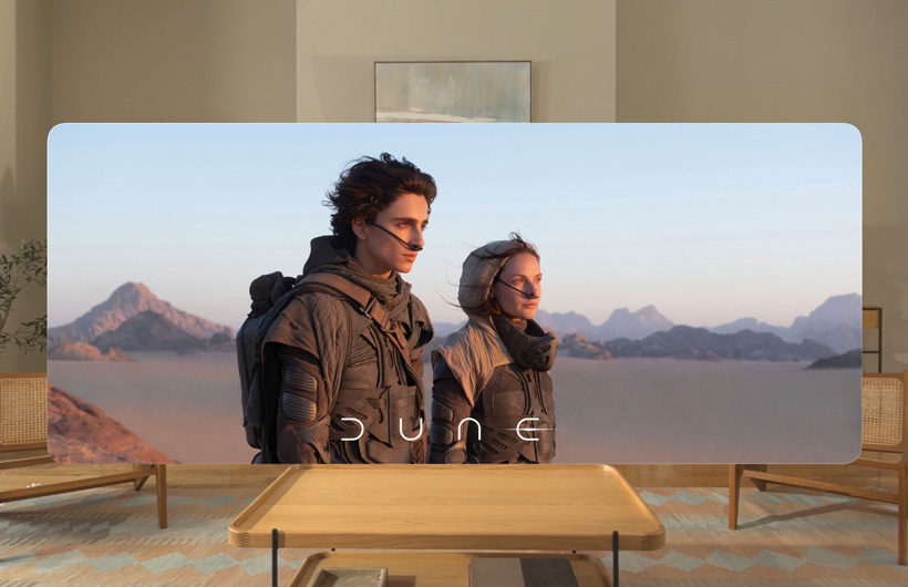 الشخصيتان الرئيستان من فيلم Dune في تطبيق Apple TV على Apple Vision Pro