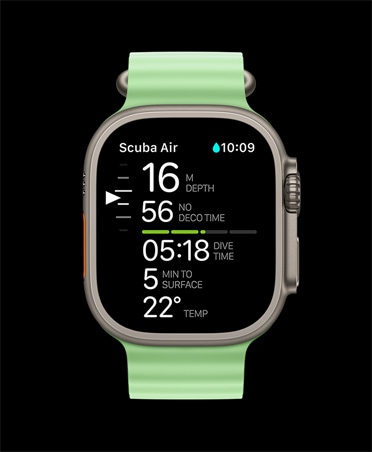 Apple Watch Ultra 3, prírodná farba, titánový kryt, ukazovatele ponoru v apke Oceanic+: hĺbka, čas dekompresie, čas ponoru, minúty do hladiny, teplota vody, oceánsky remienok, neónová zelená farba