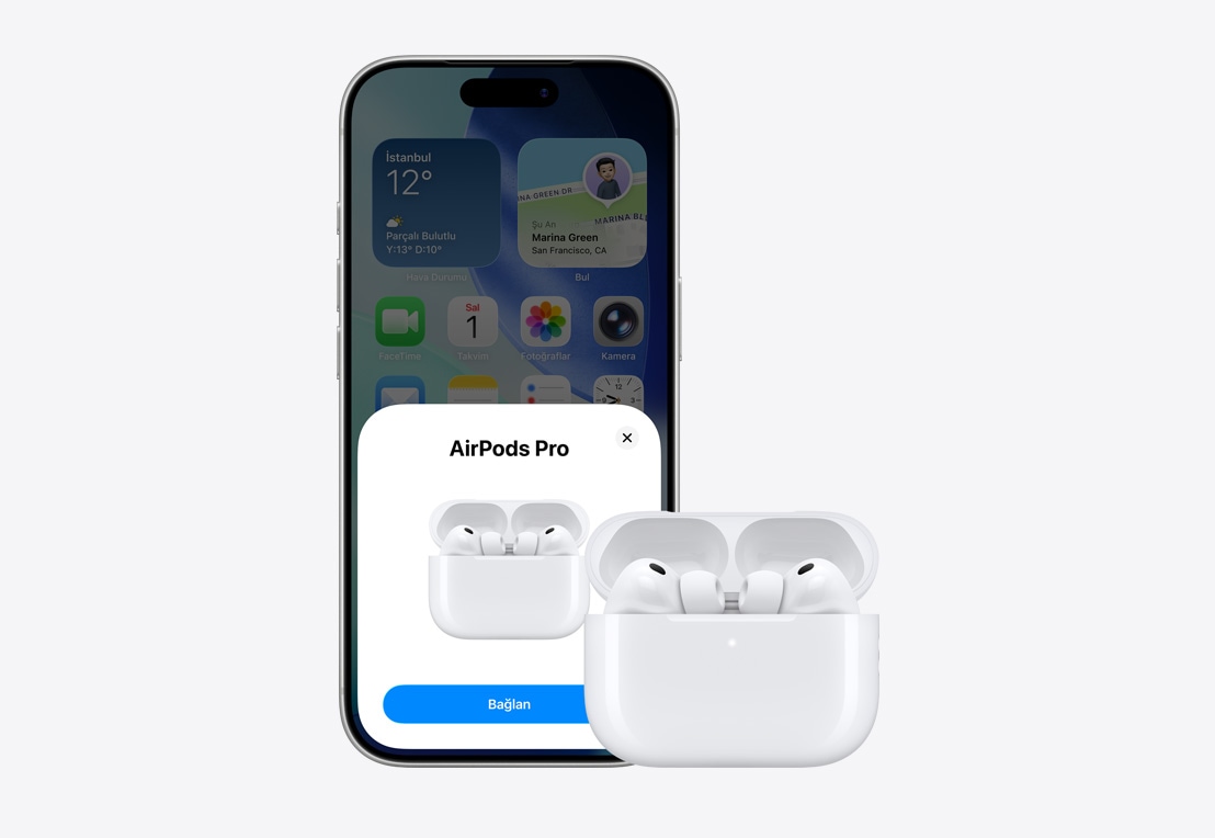 iPhone’un önden dış görünümü, ekranında AirPods bağlantısı bildirimi ve iPhone’un yanında açık kutusundaki AirPods görünüyor