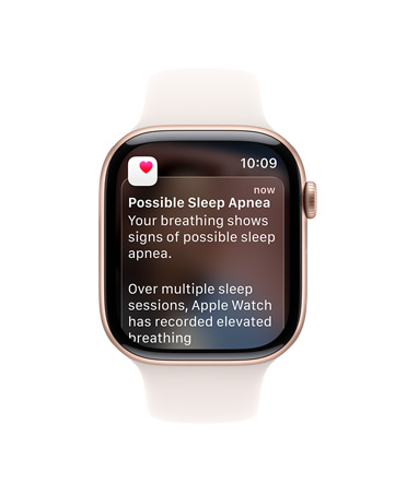 Apple Watch Series 11，玫瑰金色鋁金屬錶殼，展示展開的睡眠窒息通知；右側外觀展示數碼錶冠，配搭淡胭脂色運動錶帶
