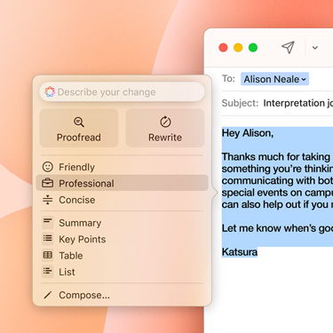 Firemní e‑mail s ukázkou pokynu pro Apple Intelligence.