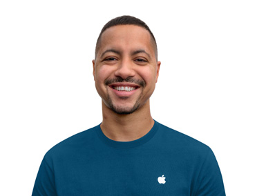 Barátságosan mosolygó Apple-szakértő