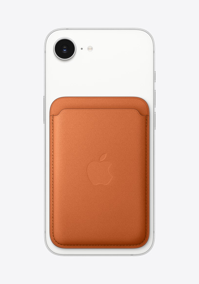 iPhone 17e, vỏ ngoài mặt sau, màu trắng, với ví MagSafe màu Cam Lông Cáo, camera Fusion ở phía trên cùng