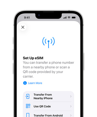 iPhone 17e elölnézetből az eSIM beállítása funkcióval, amely többféle lehetőséget kínál a telefonszám átviteléhez, például egy közeli telefon vagy egy QR-kód használatát